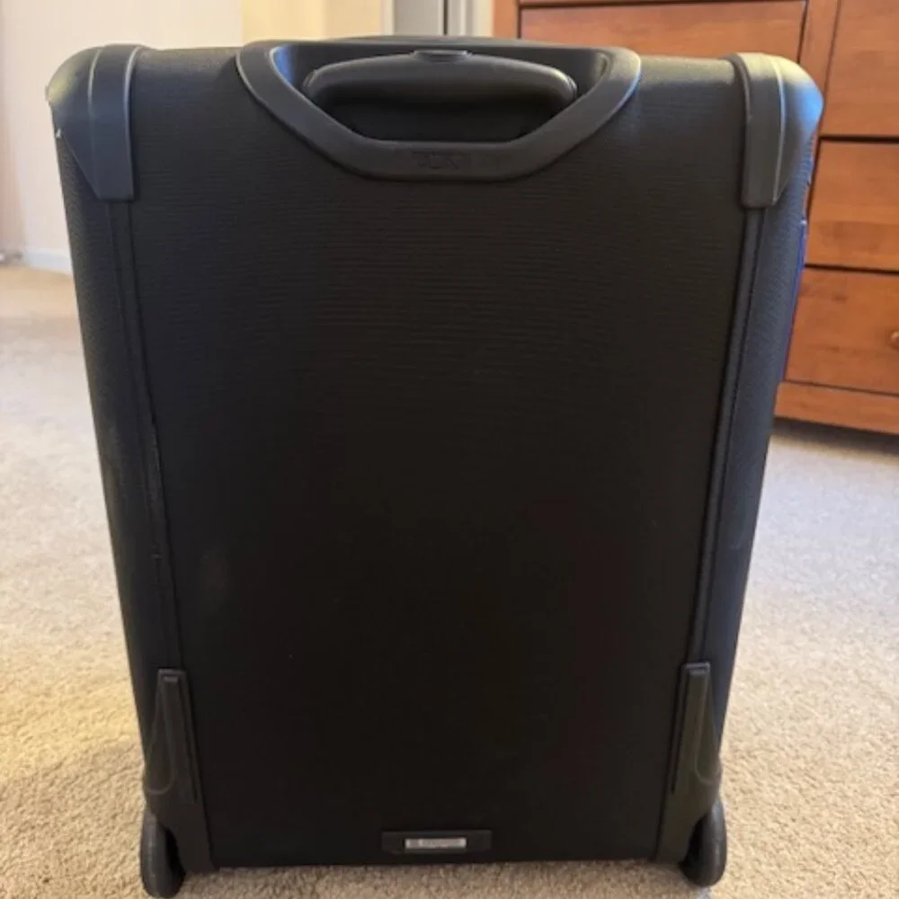 TUMI Alpha 2  21" Expandable Rolling 2-Wheeled Carry on suit case.  220211D2U - Picture 4 of 14